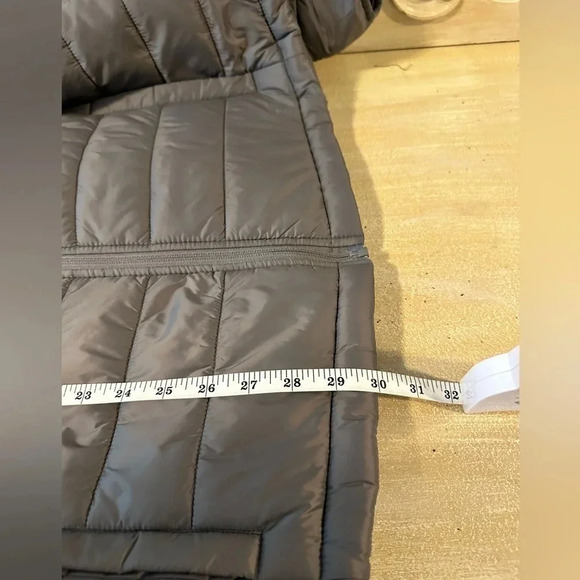 NWTS. TRUE Religion Puffer Jacket - Picture 10 of 12